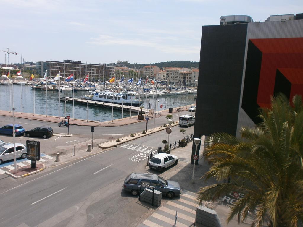 Hotel Restaurant La Fregate La Seyne-sur-Mer Oda fotoğraf